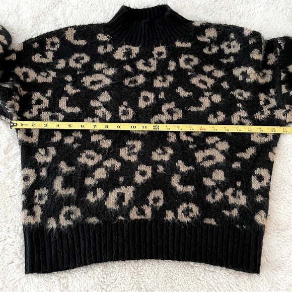Forever 21 Cheetah Print Sweater Small - Picture 10 of 11